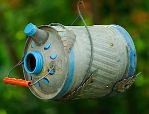 Oil can birdhouse