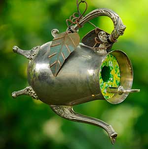 Tea pot birdhouse